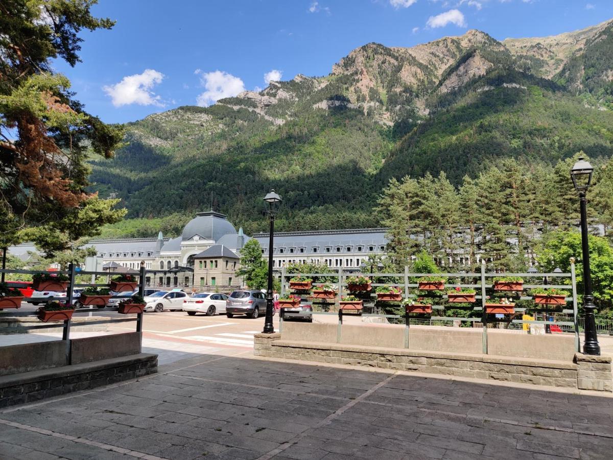 Апартаменти "Leo Pixel" Avairent Canfranc Estacion Екстер'єр фото