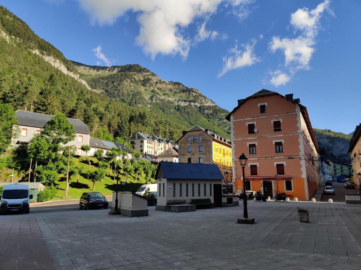 Апартаменти "Leo Pixel" Avairent Canfranc Estacion Екстер'єр фото